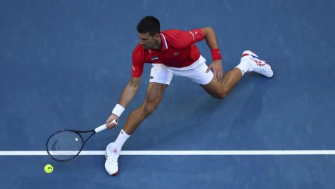 NIJE TO NOVAK ĐOKOVIĆ! Povređen, umoran, bez emocije doveo Srbiju na prag eliminacije NIJE TO NOVAK ĐOKOVIĆ! Povređen, umoran, bez emocije doveo Srbiju na prag eliminacije