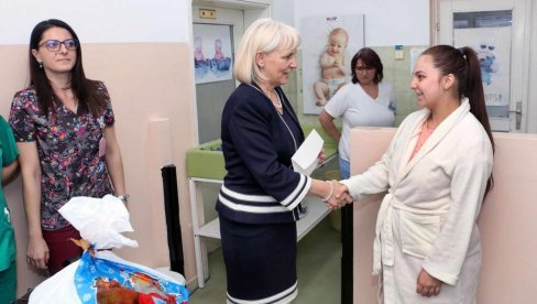 GRAD SMEDEREVO DARIVAO PRVOROĐENU BEBU U 2024: Prva beba dečak Bogdan iz Male Krsne GRAD SMEDEREVO DARIVAO PRVOROĐENU BEBU U 2024: Prva beba dečak Bogdan iz Male Krsne
