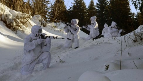 POGLEDAJTE – IZVIĐAČI VOJSKE SRBIJE: Specijalistička obuka profesionalnog sastava u zimskim uslovima (FOTO)