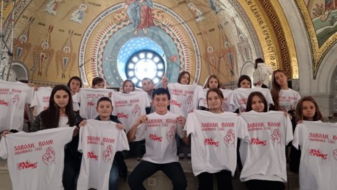ZA SIROMAŠNE, BOLESNE I TUŽNE: Kompozicije Božićna radost i Vitlejeme, slavni grade kao dar svim ljudima sveta (VIDEO) ZA SIROMAŠNE, BOLESNE I TUŽNE: Kompozicije Božićna radost i Vitlejeme, slavni grade kao dar svim ljudima sveta (VIDEO)