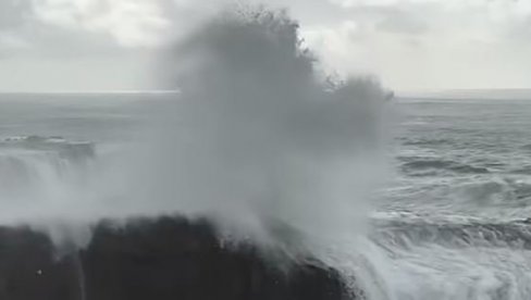 KIŠA, GRMLJAVISNKA OLUJA I TORNADO... Amerika na udaru stravičnih nepogoda, očekuje se da najgore bude u ovim delovima (VIDEO) KIŠA, GRMLJAVISNKA OLUJA I TORNADO... Amerika na udaru stravičnih nepogoda, očekuje se da najgore bude u ovim delovima (VIDEO)