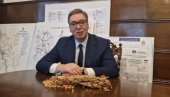 VUČIĆ POKLONIO SAT PRVOM SRPČETU ROĐENOM NA KIM: Mali Jakov dobio poklon od predsednika (VIDEO)