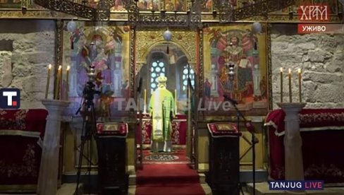 SVEČARSKI U PEĆKOJ PATRIJARŠIJI: Patrijarh srpski Porfirije služio Božićnu liturgiju (VIDEO) SVEČARSKI U PEĆKOJ PATRIJARŠIJI: Patrijarh srpski Porfirije služio Božićnu liturgiju (VIDEO)