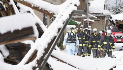 NAJTRAGIČNIJI PRAZNICI KOJE JAPAN PAMTI: Stotine ljudi se vode kao nestali posle razornog zemljotresa, sneg ometa misije spasavanja (FOTO) NAJTRAGIČNIJI PRAZNICI KOJE JAPAN PAMTI: Stotine ljudi se vode kao nestali posle razornog zemljotresa, sneg ometa misije spasavanja (FOTO)