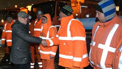VESIĆ O SNEGU I SAOBRAĆAJU: Putevi u Srbiji prohodni, putari dobro uradili posao VESIĆ O SNEGU I SAOBRAĆAJU: Putevi u Srbiji prohodni, putari dobro uradili posao