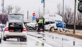 DETALJI STRAŠNOG SUDARA KOD ZAJEČARA: Poginuo vozač opel astre, povređene izvlačili iz smrskanog automobila