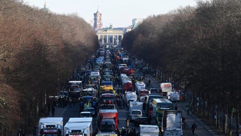 НЕМАЧКА ВЛАДА УСВОЈИЛА МЕРЕ ШТЕДЊЕ: Ево шта то значи за пољопривреднике који су окупирали улице широм државе