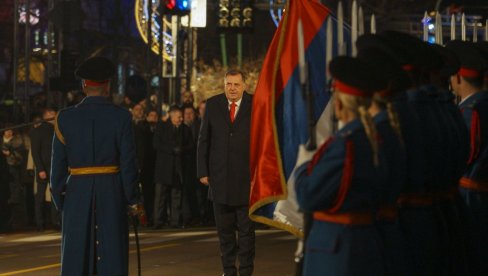 СРПСКУ НЕ ПЛАШЕ АМЕРИЧКИ АВИОНИ: Низом манифестација прослављен Дан РС, руководство и народ свесни да је ова година кључна за опстанак СРПСКУ НЕ ПЛАШЕ АМЕРИЧКИ АВИОНИ: Низом манифестација прослављен Дан РС, руководство и народ свесни да је ова година кључна за опстанак