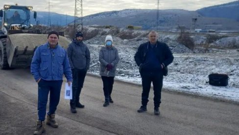 BLOKIRALI ODVOZ UGLJA: Meštani sela kod Pljevalja nezadovoljni ponudom za otkup imanja BLOKIRALI ODVOZ UGLJA: Meštani sela kod Pljevalja nezadovoljni ponudom za otkup imanja