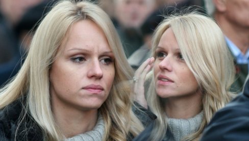PORODICA UZ NJU: Prve slike Tijane Čurović posle operacije (FOTO) PORODICA UZ NJU: Prve slike Tijane Čurović posle operacije (FOTO)