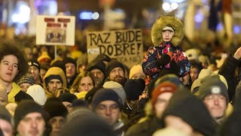 PROTEST HILJADA SLOVAKA ŠIROM ZEMLJE: Protive se zatvaranju specijalnog tužilaštva (FOTO) PROTEST HILJADA SLOVAKA ŠIROM ZEMLJE: Protive se zatvaranju specijalnog tužilaštva (FOTO)