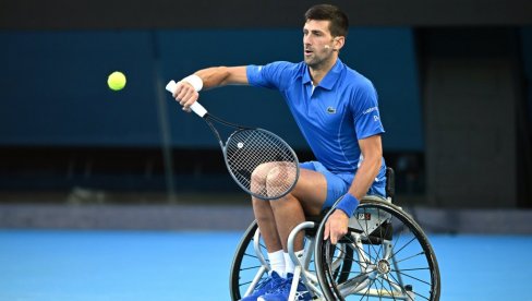 NOVAK IZ AUSTRALIJE IDE STOPAMA SRPSKOG: Đoković seo u kolica, oduševio planetu, a njegov naslednik briljirao (FOTO/VIDEO)