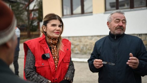 СИГУРАН СМО ОСЛОНАЦ СРБИМА У ФЕДЕРАЦИЈИ БИХ: Акција „Нисте сами, имате пријатеље!“ поново у Гламочу и Грахову СИГУРАН СМО ОСЛОНАЦ СРБИМА У ФЕДЕРАЦИЈИ БИХ: Акција „Нисте сами, имате пријатеље!“ поново у Гламочу и Грахову