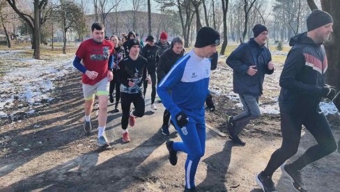 КАО У ЦЕНТРАЛ ПАРКУ У ЊУЈОРКУ: Зрењанинци кроз трчање пркосе снегу и ниским температурама (ФОТО)