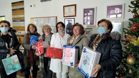 KOLO SRPSKIH SESTARA EPARHIJA BAČKE DAROVALO PRVOROĐENU DECU U SRPSKOJ NOVOJ GODINI: Ivana, Aleksandar, pa još sedam beba KOLO SRPSKIH SESTARA EPARHIJA BAČKE DAROVALO PRVOROĐENU DECU U SRPSKOJ NOVOJ GODINI: Ivana, Aleksandar, pa još sedam beba