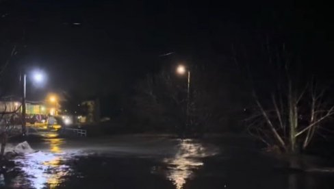 ВОДЕНА БУЈИЦА ОДНЕЛА АУТО: Стање у Грчкој хаотично, спасиоци на терену, киша додатно отежава све (ВИДЕО) ВОДЕНА БУЈИЦА ОДНЕЛА АУТО: Стање у Грчкој хаотично, спасиоци на терену, киша додатно отежава све (ВИДЕО)