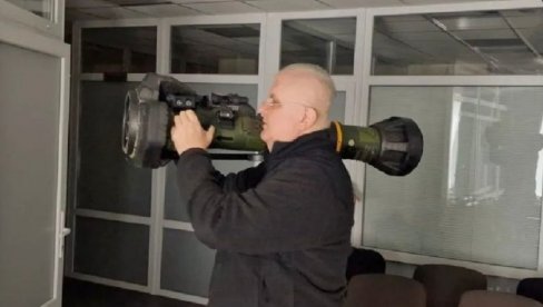 ЧАНАК ПРЕТИ СРБИМА ШИПТАРСКИМ ОРУЖЈЕМ: У Украјини им, ипак, није помогло (ФОТО) ЧАНАК ПРЕТИ СРБИМА ШИПТАРСКИМ ОРУЖЈЕМ: У Украјини им, ипак, није помогло (ФОТО)