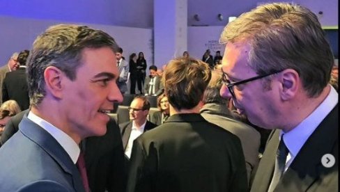 ВУЧИЋ СА ПРЕМИЈЕРОМ ШПАНИЈЕ: Позвао сам га у Србију како бисмо му представили планове за ЕКСПО 2027 (ФОТО) ВУЧИЋ СА ПРЕМИЈЕРОМ ШПАНИЈЕ: Позвао сам га у Србију како бисмо му представили планове за ЕКСПО 2027 (ФОТО)