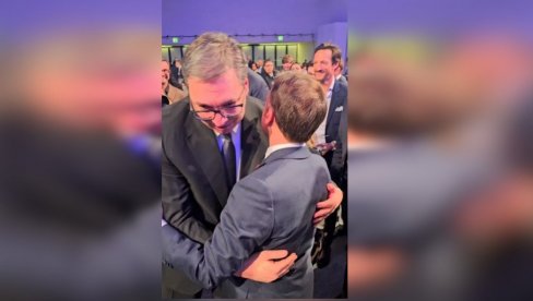 SRDAČAN SUSRET VUČIĆA I MAKRONA: Zahvalio sam predsedniku Francuske što je deo svog izlaganja posvetio našoj zemlji (VIDEO) SRDAČAN SUSRET VUČIĆA I MAKRONA: Zahvalio sam predsedniku Francuske što je deo svog izlaganja posvetio našoj zemlji (VIDEO)