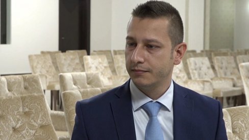 GOGANOVIĆU PRATNJA POSLE NAPADA: Zamenika ministra odbrane BiH presreli ekstremisti u Sarajevu GOGANOVIĆU PRATNJA POSLE NAPADA: Zamenika ministra odbrane BiH presreli ekstremisti u Sarajevu