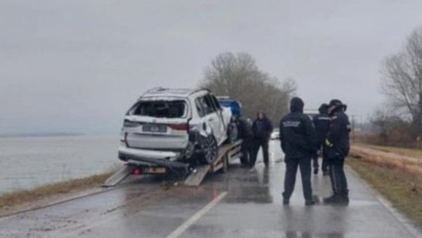 БМВ ОДВОЗЕ СА МЕСТА ТРАГЕДИЈЕ: Прве слике са Сребрног језера, где је у Дунаву настрадао мушкарац (ФОТО)