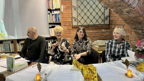TRAŽILA SE STOLICA VIŠE: Slavica Đurić Sedlarević potvrdila da je najomiljenija jagodinska književnica (FOTO) TRAŽILA SE STOLICA VIŠE: Slavica Đurić Sedlarević potvrdila da je najomiljenija jagodinska književnica (FOTO)