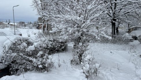 NEVEROVATNO: U ovom gradu prekjuče izmereno +20 stepeni, a danas je prekriven snegom (FOTO) NEVEROVATNO: U ovom gradu prekjuče izmereno +20 stepeni, a danas je prekriven snegom (FOTO)