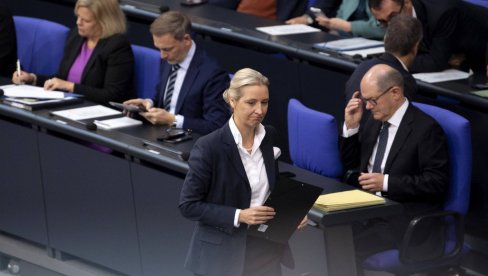 ИМА ВИШЕ ГЛАСОВА ОД ШОЛЦА, А САДА ПОРУЧУЈЕ: Ако победимо, Немачка иде на референдум о изласку из ЕУ ИМА ВИШЕ ГЛАСОВА ОД ШОЛЦА, А САДА ПОРУЧУЈЕ: Ако победимо, Немачка иде на референдум о изласку из ЕУ