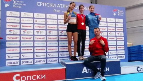 NAJSJAJNIJE TEODORINO ZLATO: Veliki uspeh mladih atletičara Proletera u godini jubileja (FOTO)