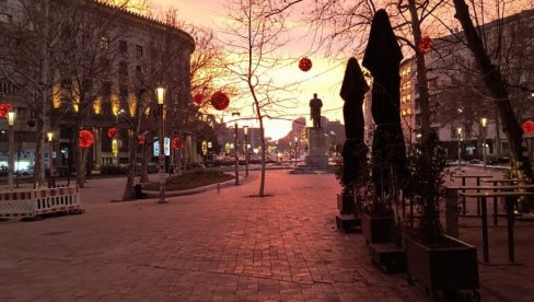 GORELO NEBO JUTROS IZNAD BEOGRADA: Pogledajte nestvarne prizore iznad srpske prestonice (FOTO)