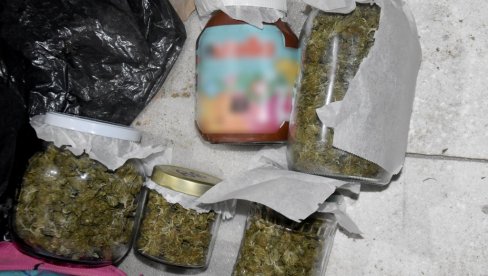 МАРИХУАНУ КРИО У ТЕГЛИЦАМА: Суботичка полиција ухапсила мушкарца из Малог Иђоша МАРИХУАНУ КРИО У ТЕГЛИЦАМА: Суботичка полиција ухапсила мушкарца из Малог Иђоша