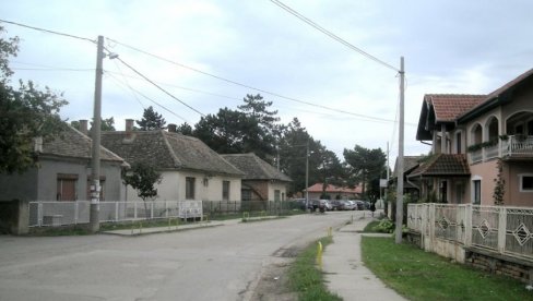 ЗА КУПОВИНУ СЕОСКЕ КУЋЕ: Избеглицама 1,7 милиона динара од Општине Велико Градиште ЗА КУПОВИНУ СЕОСКЕ КУЋЕ: Избеглицама 1,7 милиона динара од Општине Велико Градиште
