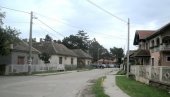 ЗА КУПОВИНУ СЕОСКЕ КУЋЕ: Избеглицама 1,7 милиона динара од Општине Велико Градиште ЗА КУПОВИНУ СЕОСКЕ КУЋЕ: Избеглицама 1,7 милиона динара од Општине Велико Градиште