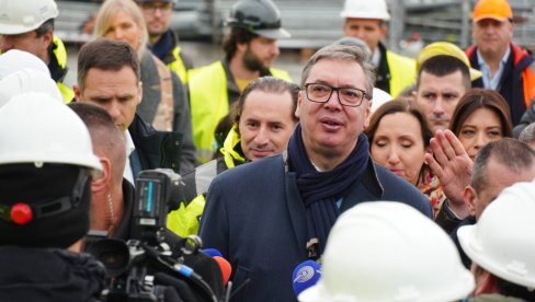 JA NE ČEKAM BAŠ NIŠTA Vučić: Ne čekam nikoga iz inostranstva da mi donosi presude o volji mog naroda JA NE ČEKAM BAŠ NIŠTA Vučić: Ne čekam nikoga iz inostranstva da mi donosi presude o volji mog naroda
