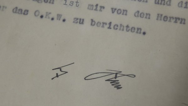 ИЗЛОЖЕН ОРИГИНАЛНИ ХИТЛЕРОВ ПОТПИС: Директива 25 о нападу на Југославију и Грчку представљена у Народном музеју Србије