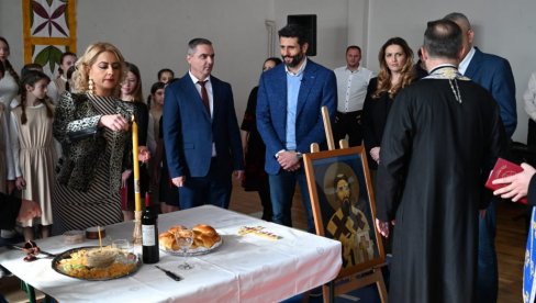 PRAZNIK POSVEĆEN OCU SRPSKE DUHOVNOSTI: Šapić čestitao Savindan svim učenicima i prosvetnim radnicima (FOTO) PRAZNIK POSVEĆEN OCU SRPSKE DUHOVNOSTI: Šapić čestitao Savindan svim učenicima i prosvetnim radnicima (FOTO)
