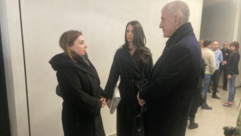 ČEMU SVE OVO, SUMANUTO JE VODITI OVAKAV POSTUPAK Zastupnik Kecmanovića traži da se prekine parnica: Troškovi su enormni ČEMU SVE OVO, SUMANUTO JE VODITI OVAKAV POSTUPAK Zastupnik Kecmanovića traži da se prekine parnica: Troškovi su enormni