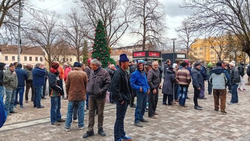 ПРОТЕСТ МЕШТАНА КУРШУМЛИЈСКИХ СЕЛА: Уз административну линију са Косовом и Метохијом због свакодневних упада наоружаних Албанаца