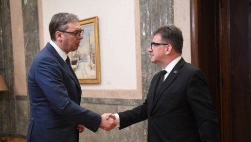 FORMIRANJE ZSO, ODRŽAVANJE IZBORA I ZAUSTAVLJANJE PROVOKACIJA PRIŠTINE: Predsednik Vučić se oglasio nakon sastanka sa Lajčakom (FOTO) FORMIRANJE ZSO, ODRŽAVANJE IZBORA I ZAUSTAVLJANJE PROVOKACIJA PRIŠTINE: Predsednik Vučić se oglasio nakon sastanka sa Lajčakom (FOTO)