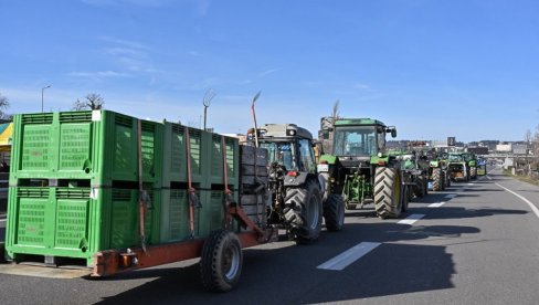 POSLE NEKOLIKO MESECI HAOSA: Poljoprivrednici obustavili blokadu graničnog prelaza