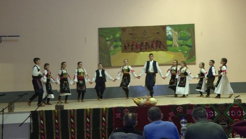 СУСРЕТИ СЕЛА: У Дому културе код Јагодине почело је одржавање традиционалне манифестације (ФОТО) СУСРЕТИ СЕЛА: У Дому културе код Јагодине почело је одржавање традиционалне манифестације (ФОТО)