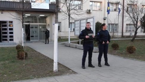 ОПКОЉЕНА СРПСКА АМБУЛАНТА У ПРИШТИНИ: Полиција тзв. Косова упала у објекат (ВИДЕО) ОПКОЉЕНА СРПСКА АМБУЛАНТА У ПРИШТИНИ: Полиција тзв. Косова упала у објекат (ВИДЕО)