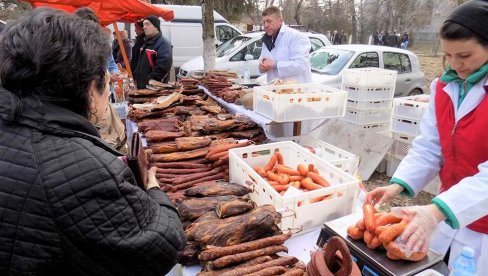 НАЈБОЉА ЈЕ ЉУТА ИЗ БЕЛОГ БЛАТА: Овог викенда јубиларна десета смотра кобацисе (ФОТО)