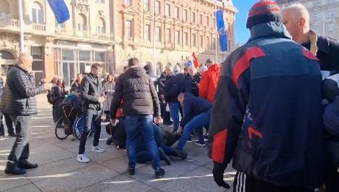 ТУЧА У ЦЕНТРУ ЗАГРЕБА: Посвађали се клечаваци и анти-клечаваци - Нестварне сцене на Тргу Бана Јелачића ТУЧА У ЦЕНТРУ ЗАГРЕБА: Посвађали се клечаваци и анти-клечаваци - Нестварне сцене на Тргу Бана Јелачића