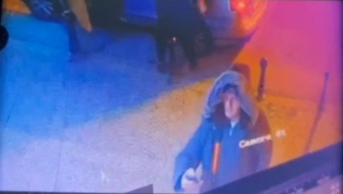 РАСКРИНКАНЕ ЛАЖИ РАДОЈИЦЕ: Куртијев послушник лепи плакате против Срба и Радоичића на КиМ (ВИДЕО) РАСКРИНКАНЕ ЛАЖИ РАДОЈИЦЕ: Куртијев послушник лепи плакате против Срба и Радоичића на КиМ (ВИДЕО)