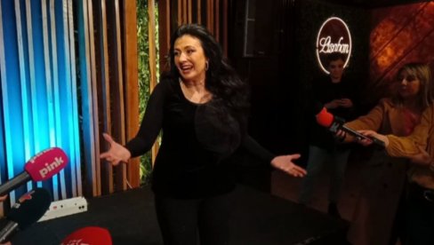 ТАДА ЈЕ БИО НАЈТУЖНИЈИ, А САДА ЈЕ НАЈСРЕЋНИЈИ ДАН У МОЈОЈ КАРИЈЕРИ: Калиопи Букле открила како се осећа пред концерт (ФОТО) ТАДА ЈЕ БИО НАЈТУЖНИЈИ, А САДА ЈЕ НАЈСРЕЋНИЈИ ДАН У МОЈОЈ КАРИЈЕРИ: Калиопи Букле открила како се осећа пред концерт (ФОТО)