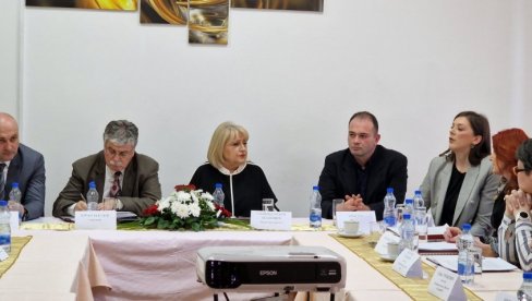 ЦИЉ ЈЕ ПРЕВЕНЦИЈА НАСИЉА: Министарка Славица Ђукић Дејановић у Пријепољу разговарала са директорима образовно-васпитних установа ЦИЉ ЈЕ ПРЕВЕНЦИЈА НАСИЉА: Министарка Славица Ђукић Дејановић у Пријепољу разговарала са директорима образовно-васпитних установа