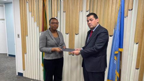 SRBIJA PREDALA ZAHTEV: Ambasador Nemanja Stevanović zvanično dostavio zahtev za vanredno zasedanje SB UN Misiji Gvajani (FOTO) SRBIJA PREDALA ZAHTEV: Ambasador Nemanja Stevanović zvanično dostavio zahtev za vanredno zasedanje SB UN Misiji Gvajani (FOTO)