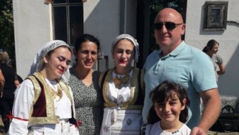 ЗЛАТАН АРСИЋ (46) ЗА НОВОСТИ: Једва сам чекао да загрлим ћерке ЗЛАТАН АРСИЋ (46) ЗА НОВОСТИ: Једва сам чекао да загрлим ћерке