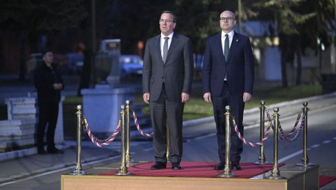 SASTANAK MINISTARA ODBRANE SRBIJE I NEMAČKE: Saradnja u oblasti odbrane i bezbednostni izazovi (FOTO) SASTANAK MINISTARA ODBRANE SRBIJE I NEMAČKE: Saradnja u oblasti odbrane i bezbednostni izazovi (FOTO)